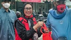 Ria Hartini Turun ke Jalan, Bagikan Masker dan Makanan di Tengah Dampak Erupsi GAK